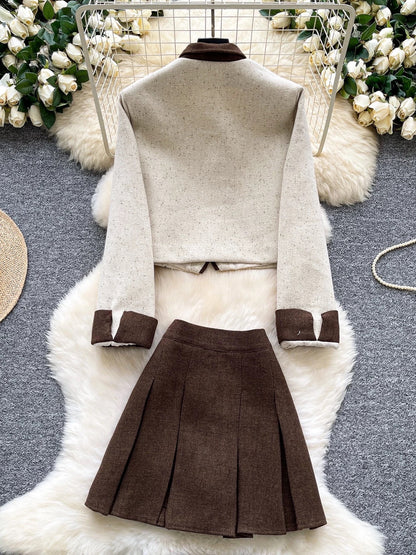 Elegant and sophisticated women's autumn/winter outfit: Short-sleeved long-sleeved jacket with a bow collar paired with a high-waisted pleated skirt.