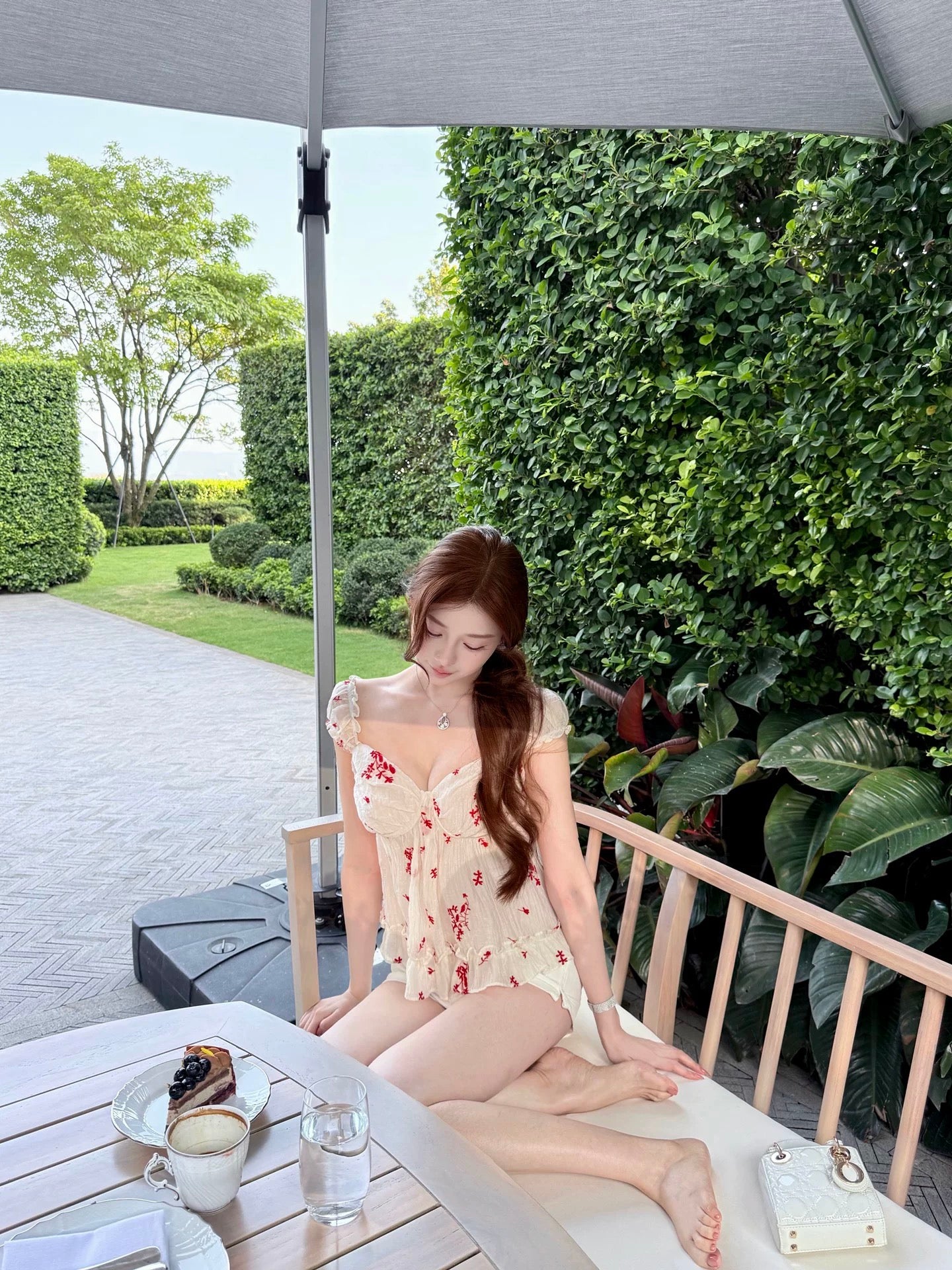 Han Yujia's "Summer Flowers" Tencel Embroidered French Sleeveless Shirt for Women, Summer Outer Shoulder Top
