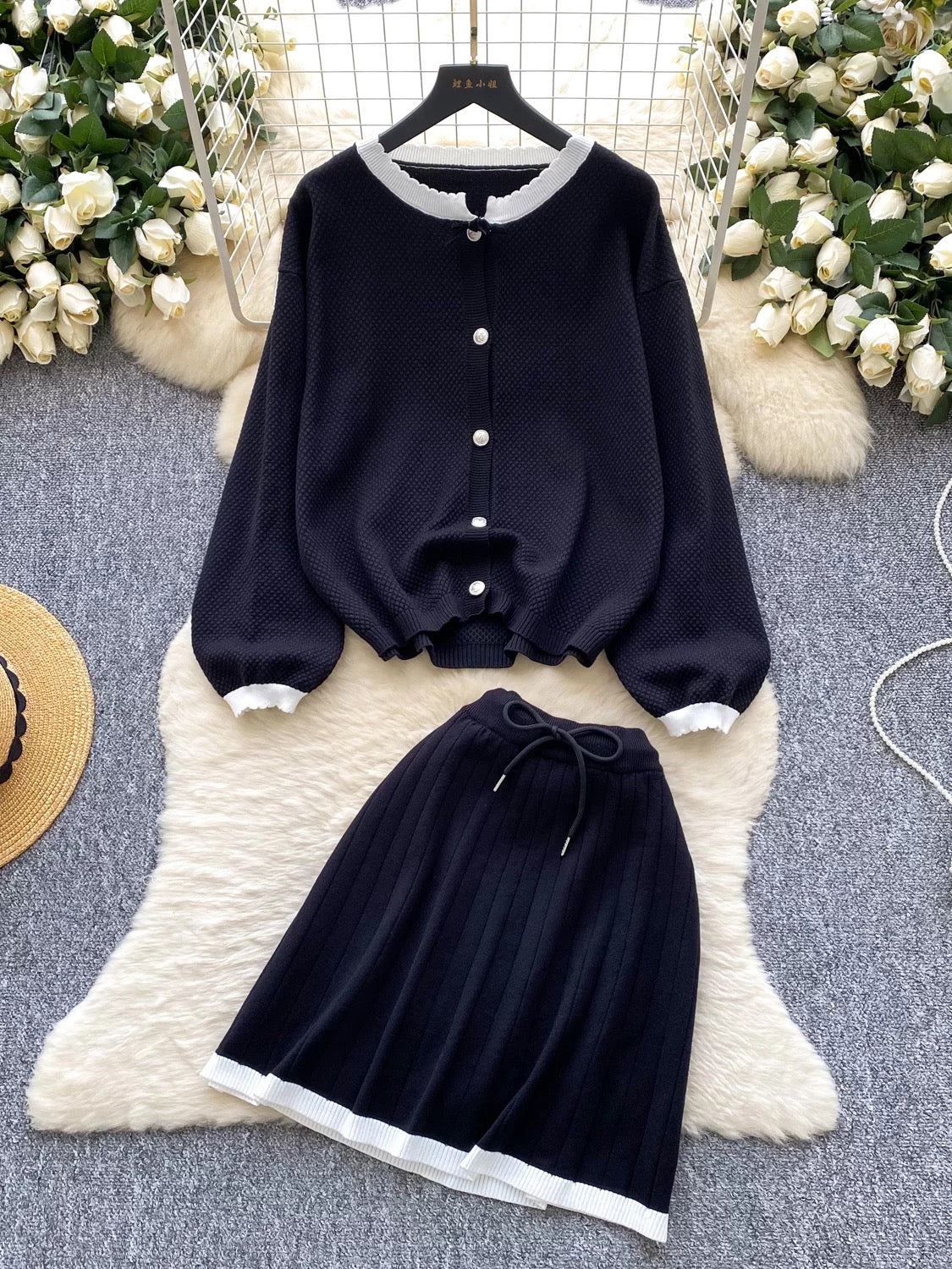 Relaxed and effortlessly chic autumn outfit: puff-sleeved knit top + high-waisted color-blocked striped skirt