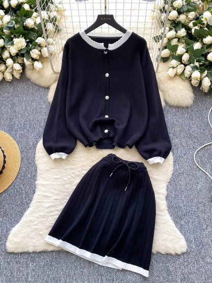 Relaxed and effortlessly chic autumn outfit: puff-sleeved knit top + high-waisted color-blocked striped skirt