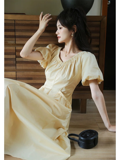 The plums are ripe [Green Apple Paradise] Heart-shaped neckline, puff sleeves, white long skirt, high waist, slimming holiday dress