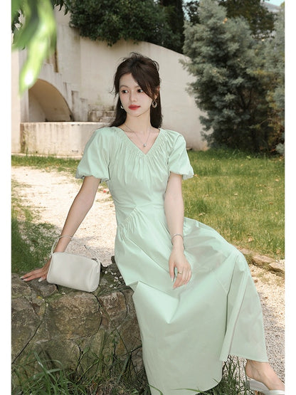 The plums are ripe [Green Apple Paradise] Heart-shaped neckline, puff sleeves, white long skirt, high waist, slimming holiday dress