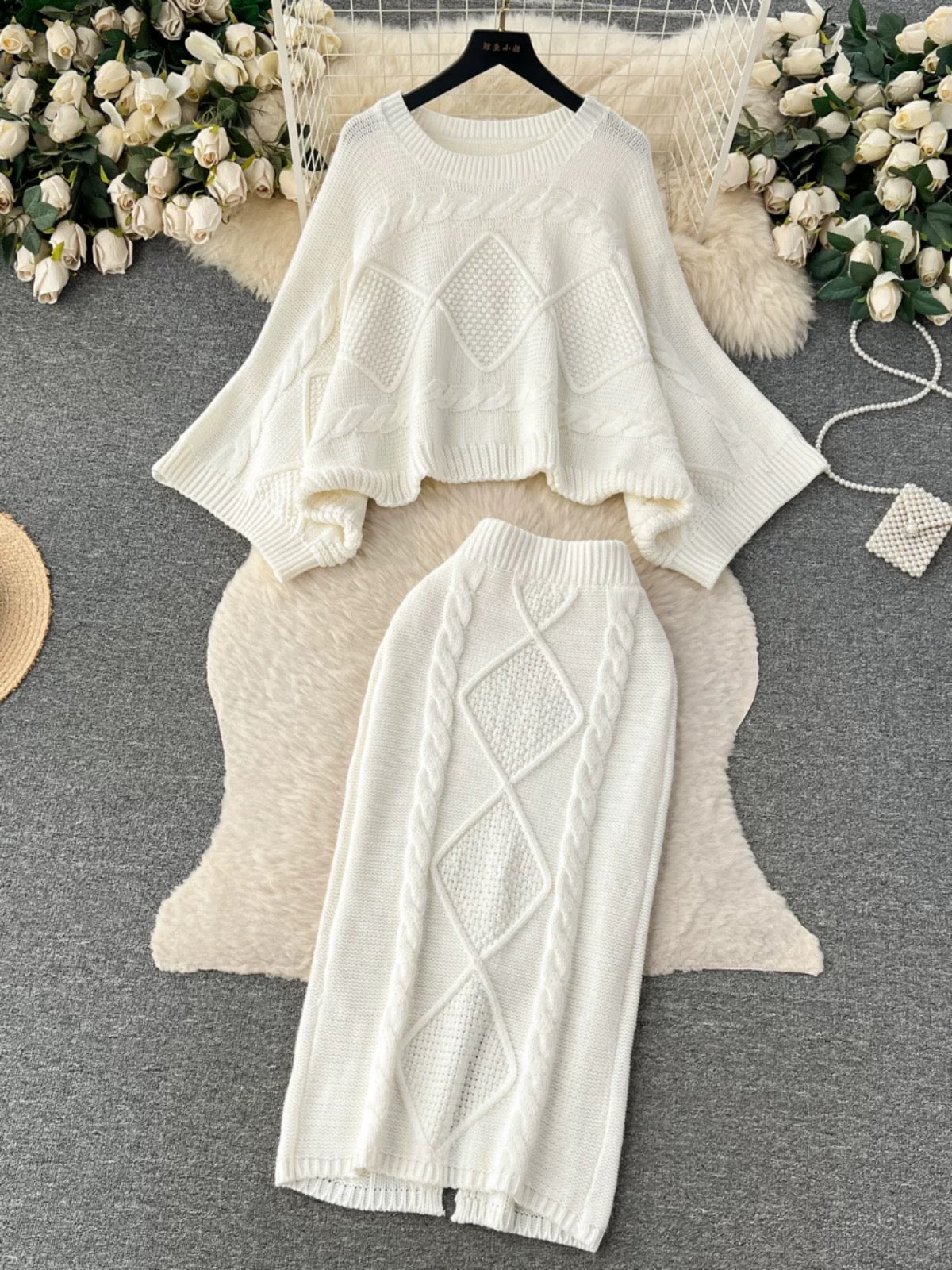 French-style relaxed knit two-piece set for women, autumn and winter new style, cable knit batwing sleeve top and bodycon skirt set