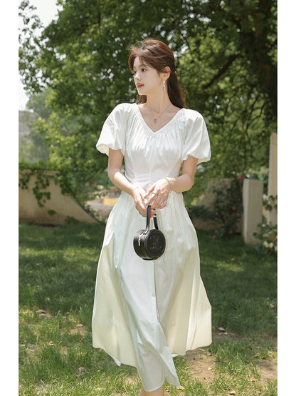 The plums are ripe [Green Apple Paradise] Heart-shaped neckline, puff sleeves, white long skirt, high waist, slimming holiday dress