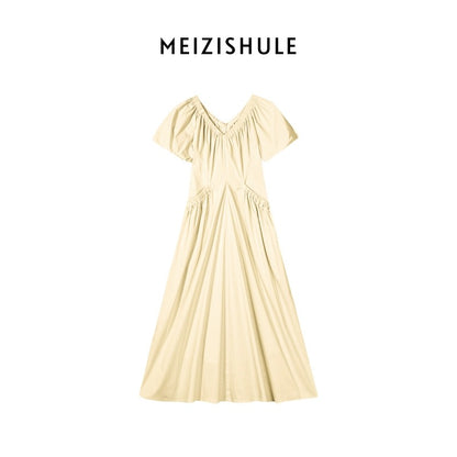 The plums are ripe [Green Apple Paradise] Heart-shaped neckline, puff sleeves, white long skirt, high waist, slimming holiday dress