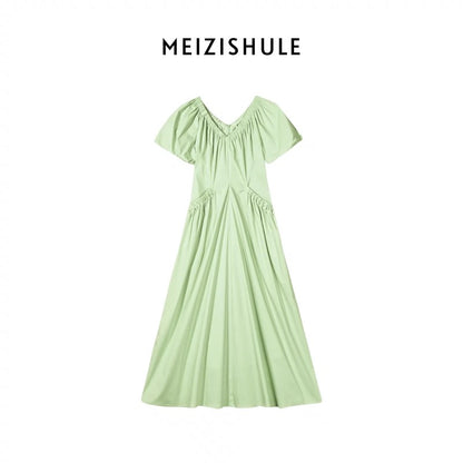 The plums are ripe [Green Apple Paradise] Heart-shaped neckline, puff sleeves, white long skirt, high waist, slimming holiday dress