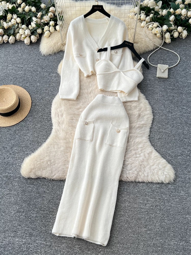 Elegant autumn/winter outfit for women: a sophisticated look with a camisole top, short-sleeved knit cardigan, and a high-waisted skirt.