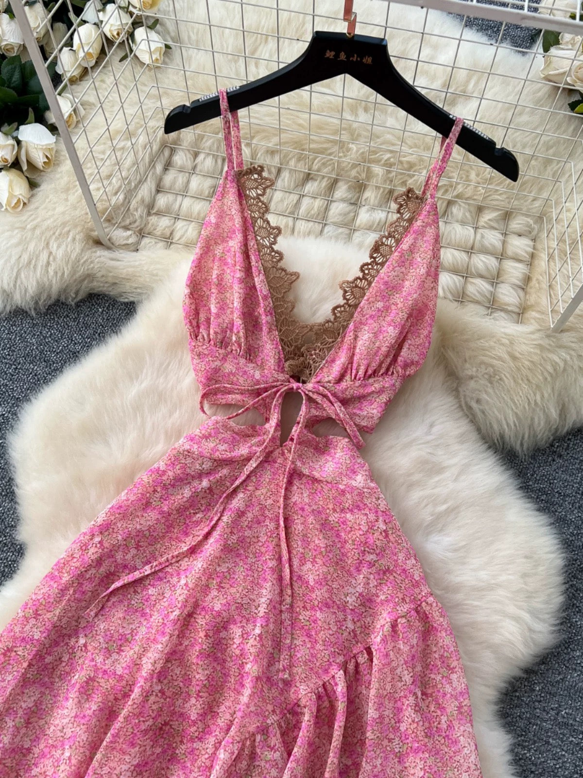 Resort-style women's dress, French sexy hollow-out waist-revealing V-neck lace camisole waist-cinching floral chiffon long dress