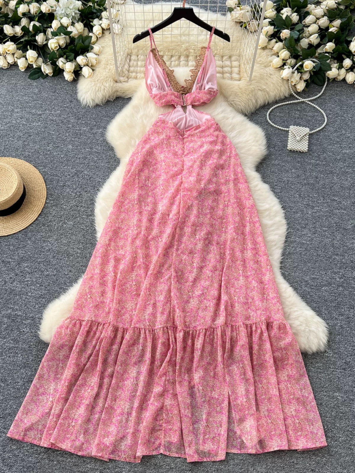 Resort-style women's dress, French sexy hollow-out waist-revealing V-neck lace camisole waist-cinching floral chiffon long dress