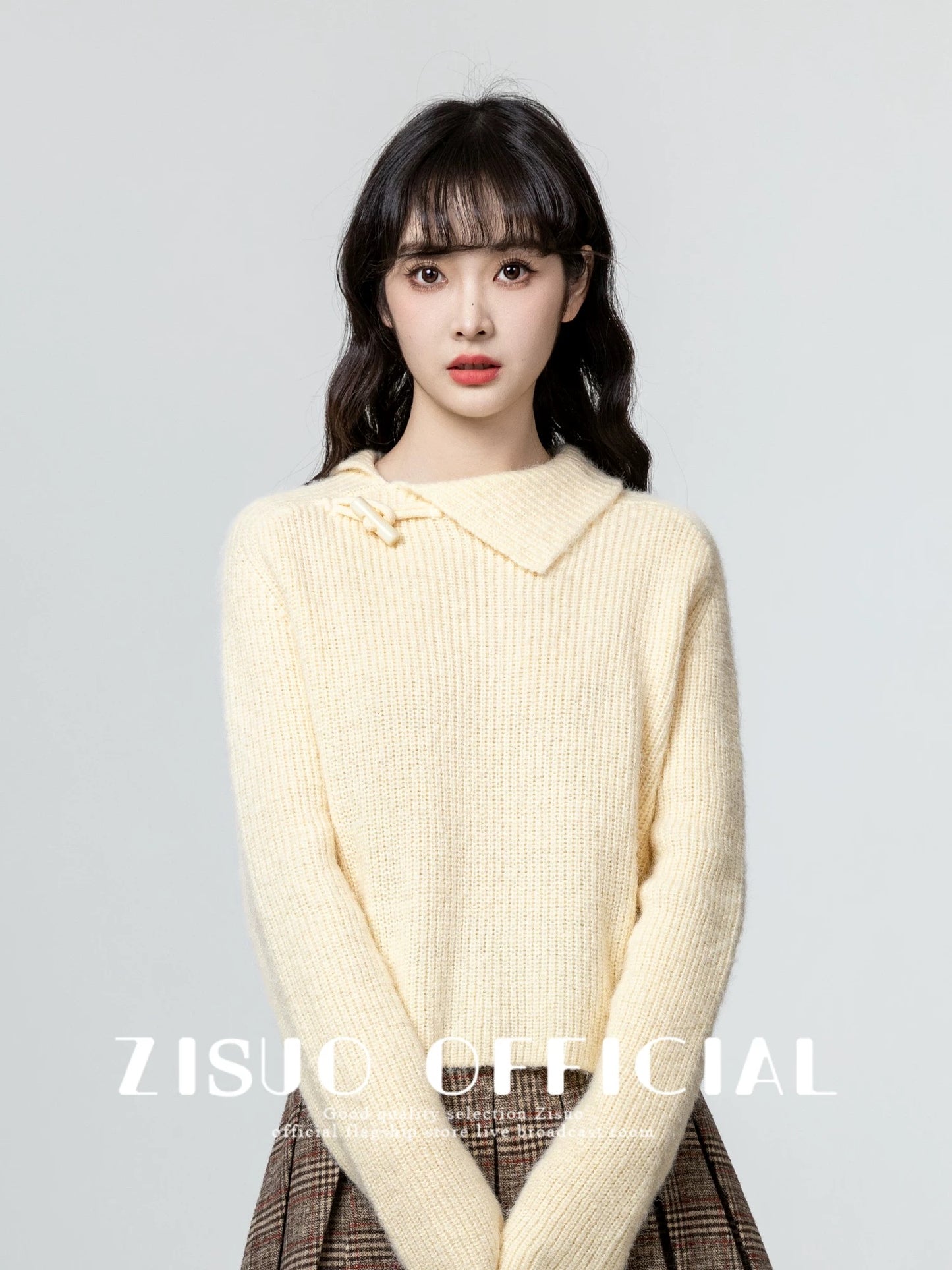 Creamy yellow horn button lapel sweater for women 2024 autumn and winter new style diagonal collar design pullover sweater short top
