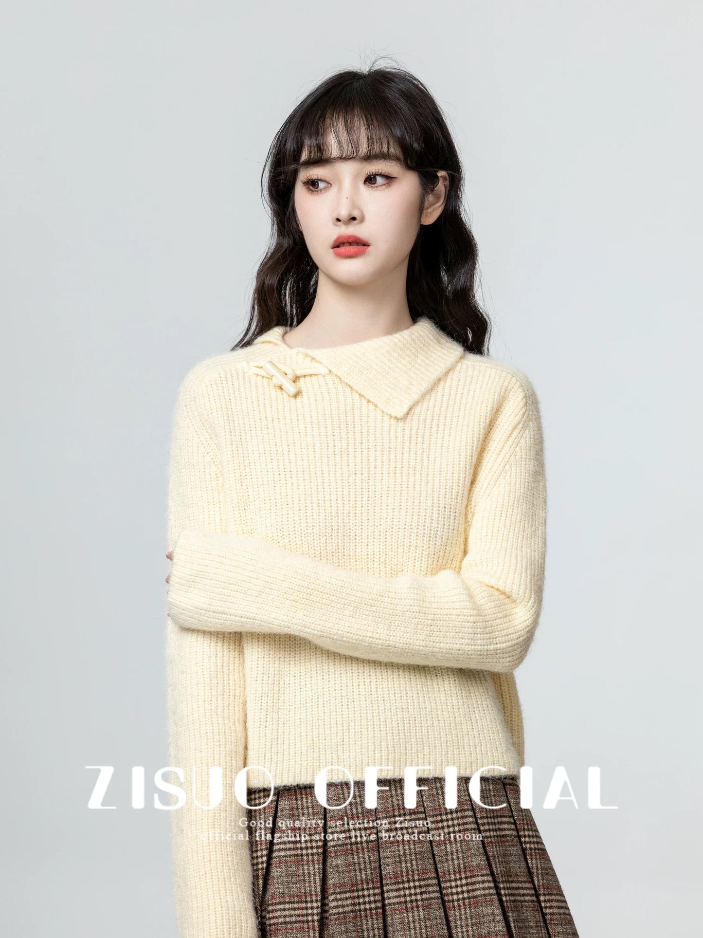Creamy yellow horn button lapel sweater for women 2024 autumn and winter new style diagonal collar design pullover sweater short top