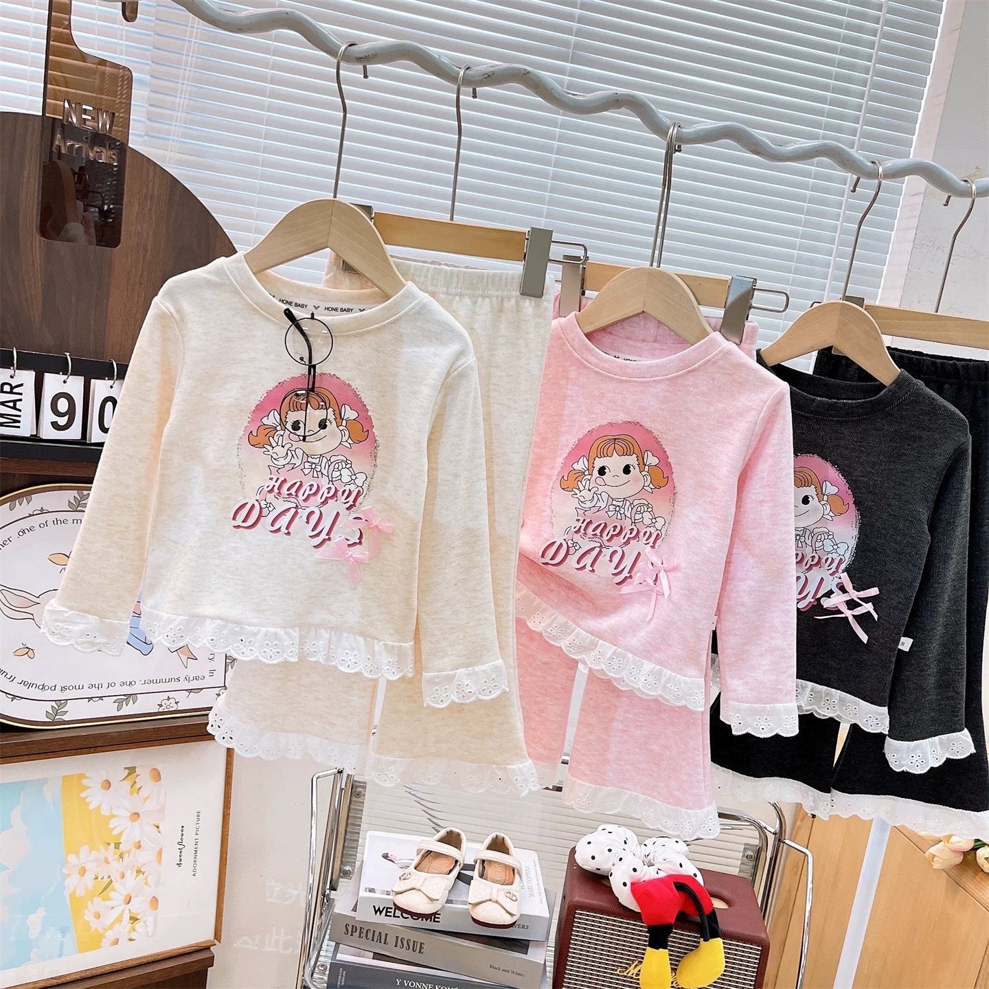 Han Han Liangpin parent-child suit 2025 autumn new lace cartoon T-shirt + flared pants two-piece suit