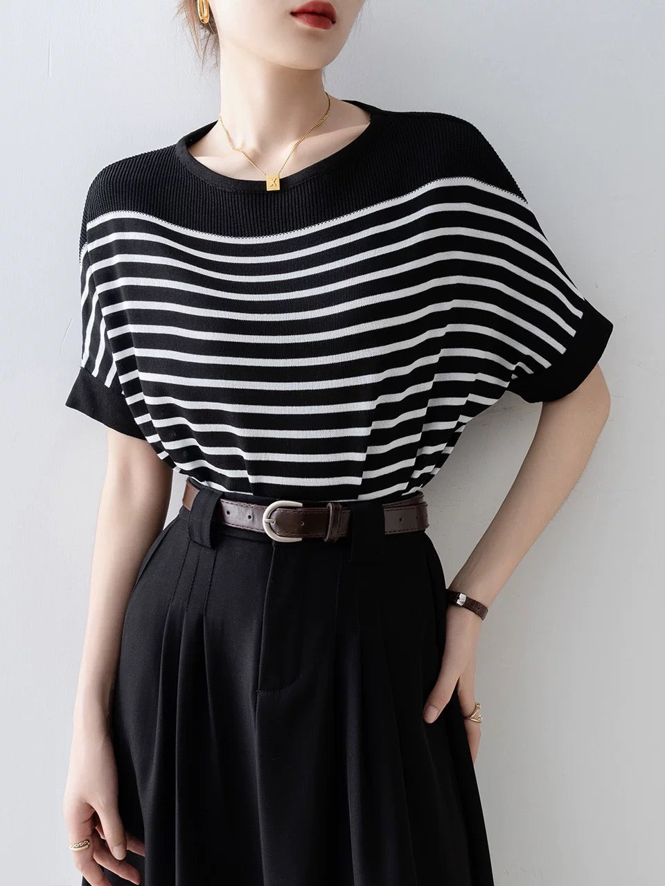 Navy striped bat sleeve sweater for women 2024 new summer black round neck short-sleeved T-shirt top