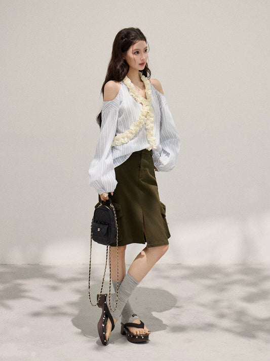 Xie Bu Rou, a long-sleeved, off-shoulder, halter-neck shirt with ruffled trim, perfect for spring. It's a soft, loose-fitting, slimming top.