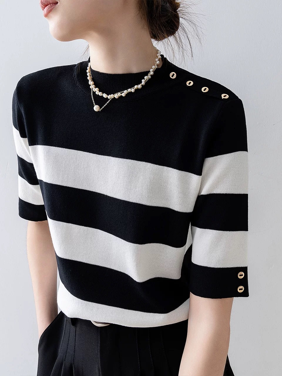 2025 Summer Women's New Half Sleeve Knitted Sweater Black and White Striped Round Neck T-shirt Bottoming Shirt Top