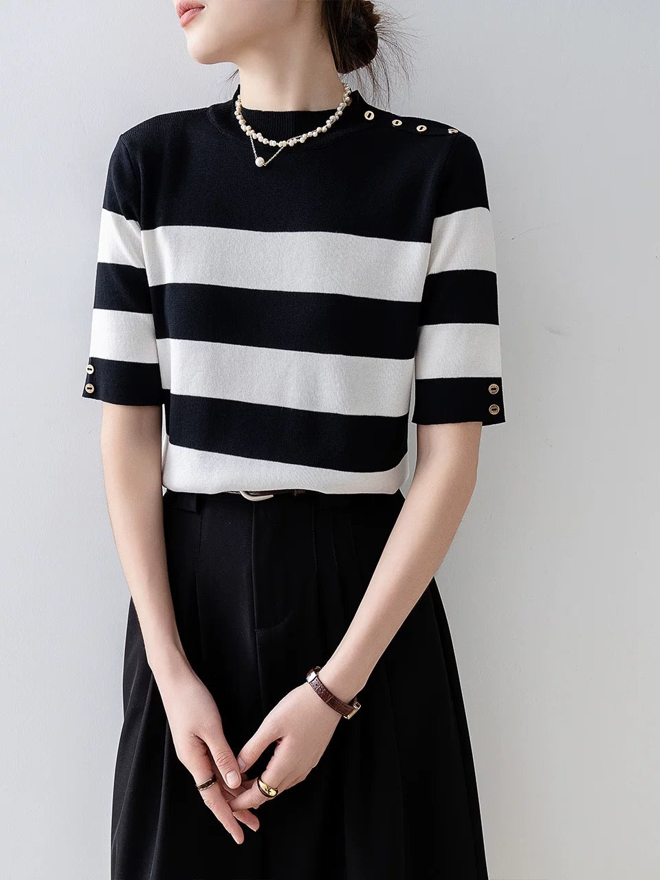 2025 Summer Women's New Half Sleeve Knitted Sweater Black and White Striped Round Neck T-shirt Bottoming Shirt Top