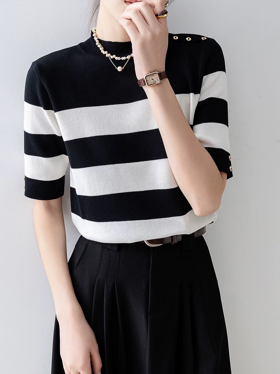 2025 Summer Women's New Half Sleeve Knitted Sweater Black and White Striped Round Neck T-shirt Bottoming Shirt Top
