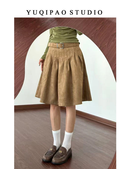 Plus-size suede midi skirt in brown, high-waisted, A-line, pleated, five-point length, perfect for autumn and winter.