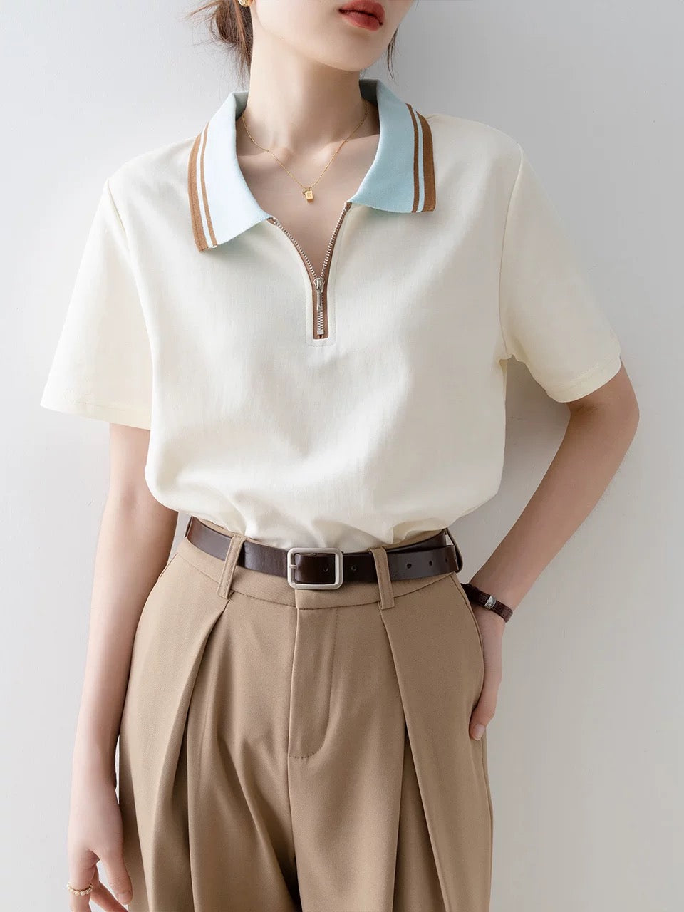 Short-sleeved straight shoulder T-shirt for women 2025 new summer unique and beautiful niche loose apricot polo shirt top