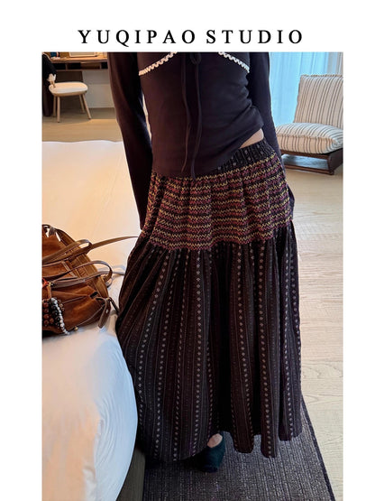 Plus-size women's retro brown midi skirt, high-waisted, A-line, color-blocked striped long skirt, perfect for autumn and winter, concealing hips.