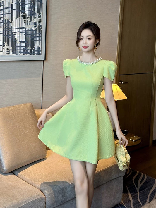 Green simple and elegant dress, summer female celebrity puff sleeve niche design, high-end light luxury temperament short skirt