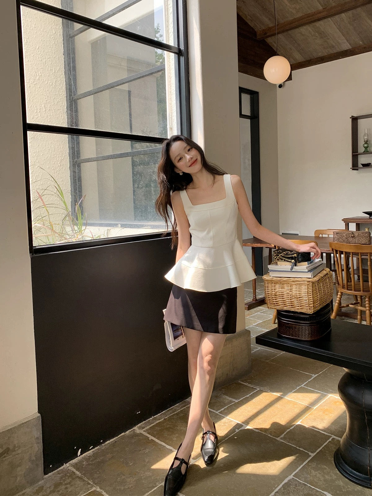 Lu Jianxi French-style square neckline-inspired slim-fit vest for women, summer 2026 new style, ruffled hem, slimming top.
