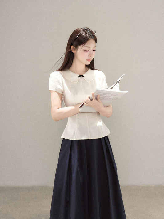 A short-sleeved blouse with a small wild berry collar, a French-style shirt with a high-end feel and a slimming effect, perfect for summer 2026.