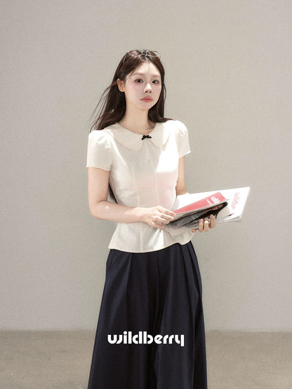 A short-sleeved blouse with a small wild berry collar, a French-style shirt with a high-end feel and a slimming effect, perfect for summer 2026.