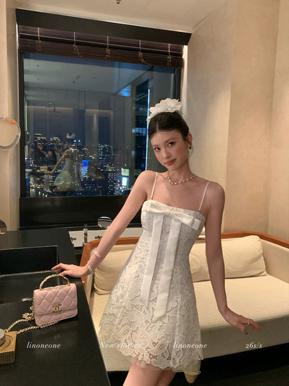 LINONEONE Angel Collection: Exquisite Lace Dress with a Large Bow and Fitted Waist