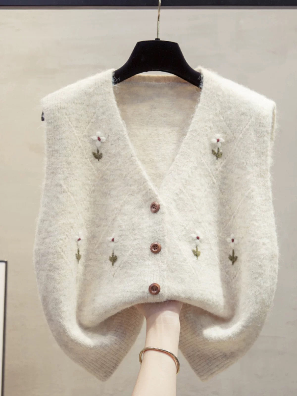 Handmade flower cardigan v-neck knitted vest vest women 2025 autumn and winter new loose outer wear vest sweater waistcoat