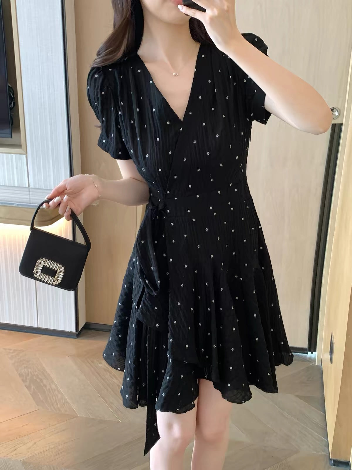 FT GUOGE Women's Black Polka-Dot Dress – Summer 2026 New Arrival: Sophisticated V-Neck Puff-Sleeve "Little Black Dress"