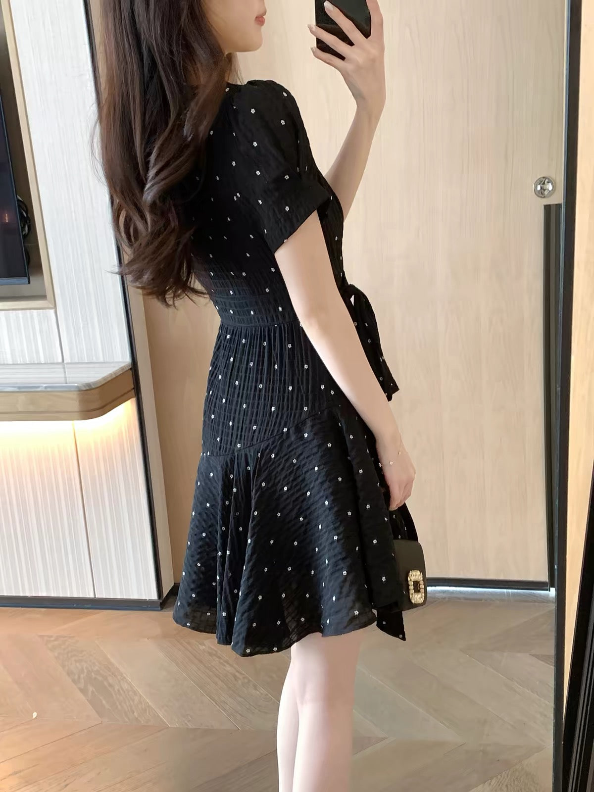 FT GUOGE Women's Black Polka-Dot Dress – Summer 2026 New Arrival: Sophisticated V-Neck Puff-Sleeve "Little Black Dress"