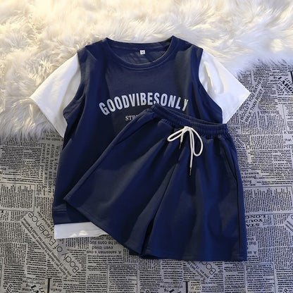 A complete set of casual sportswear for petite girls in summer, college style, tall and slim shorts, fake two-piece suit