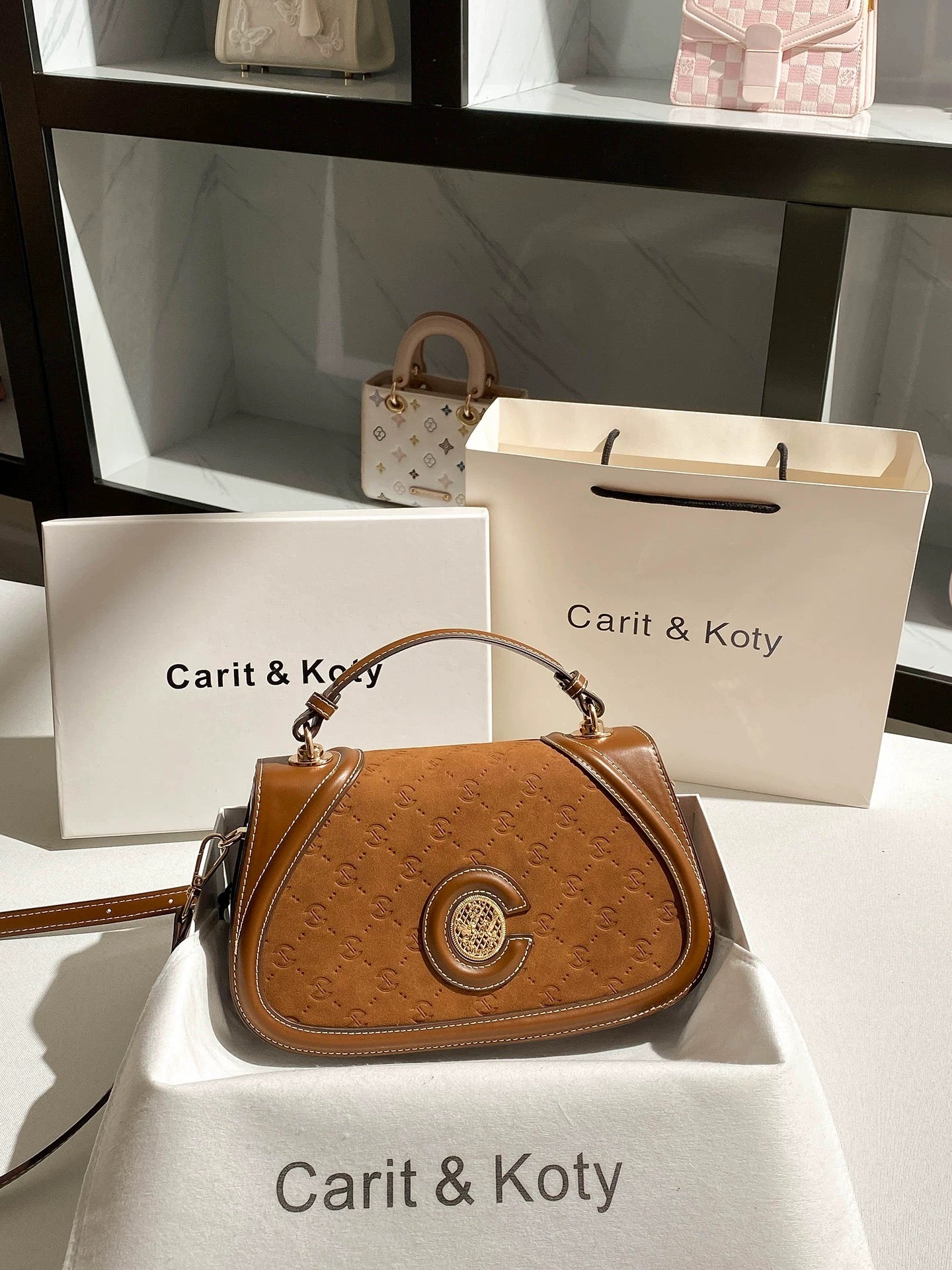 Carit Koty Retro Fashion Embossed Saddle Bag for Women, 2025 Autumn/Winter New Style, High-End Shoulder/Crossbody Bag