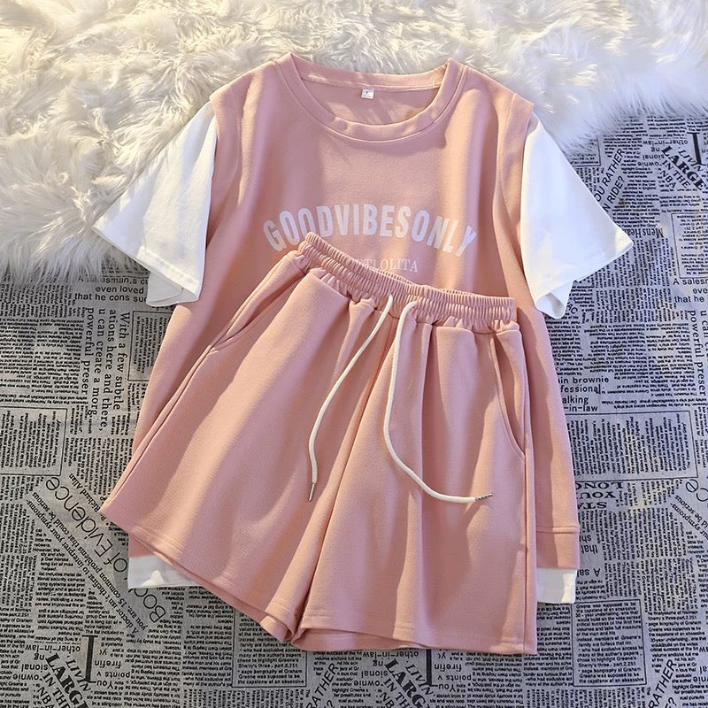 A complete set of casual sportswear for petite girls in summer, college style, tall and slim shorts, fake two-piece suit