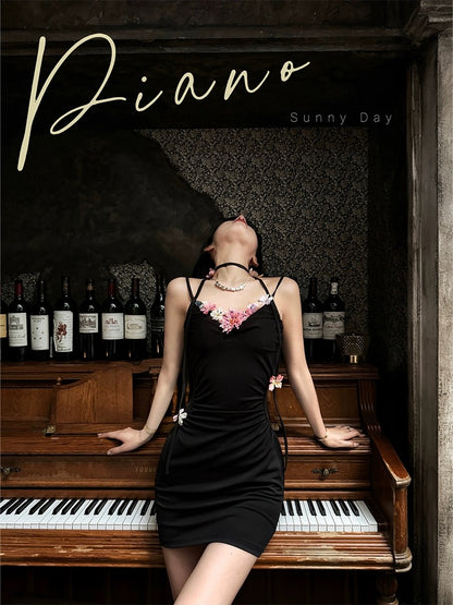 Aunt Barbie's holiday style suspender dress for women new summer French pure lust hot girl flower halter neck hip skirt