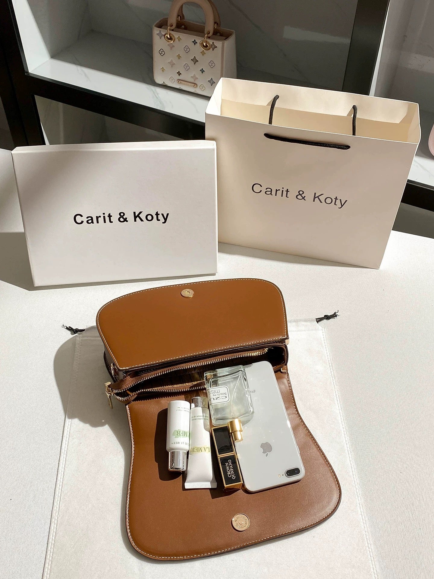 Carit Koty Retro Fashion Embossed Saddle Bag for Women, 2025 Autumn/Winter New Style, High-End Shoulder/Crossbody Bag