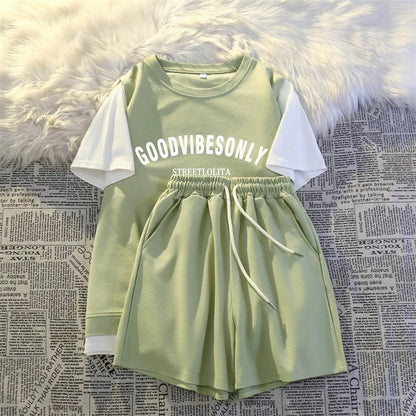 A complete set of casual sportswear for petite girls in summer, college style, tall and slim shorts, fake two-piece suit