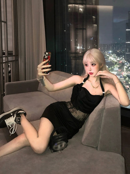 Auntie Barbie's new French dress for women with spliced lace, pure lust, waist-cinching halter neck, hollow butt-covering skirt