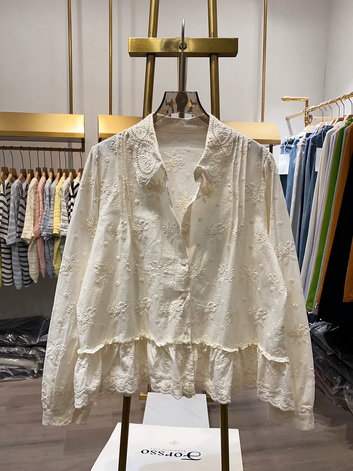 [Xiao Ai's Shop Photos] White Collared Embroidered Lace Shirt for Women, New Spring Style, Elegant and Slimming Shirt