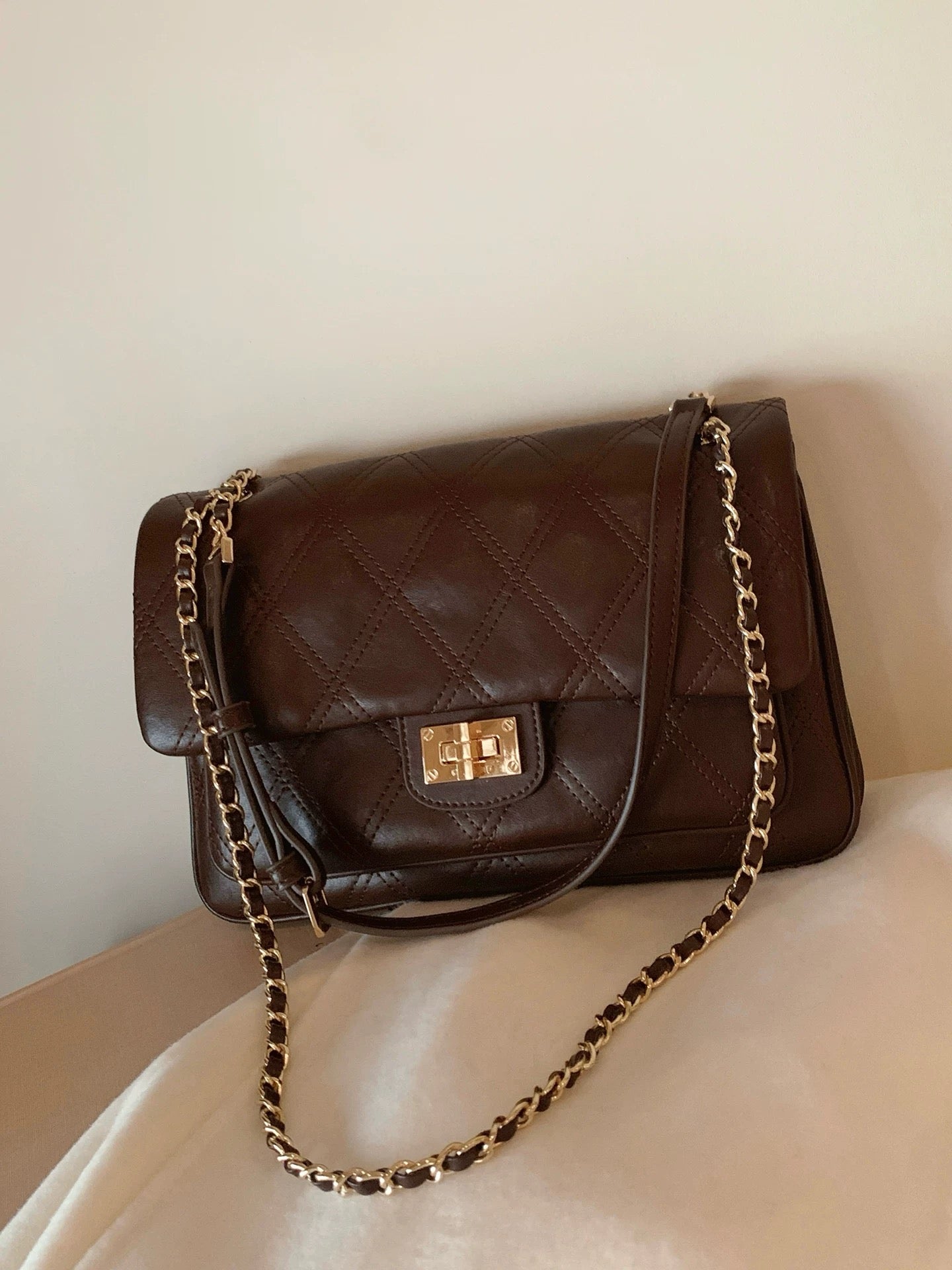 Chio2nd Copenhagen Theatre Chain Bag for Women, Oil-waxed Leather Messenger Bag, Vintage Quilted Shoulder/Crossbody Bag