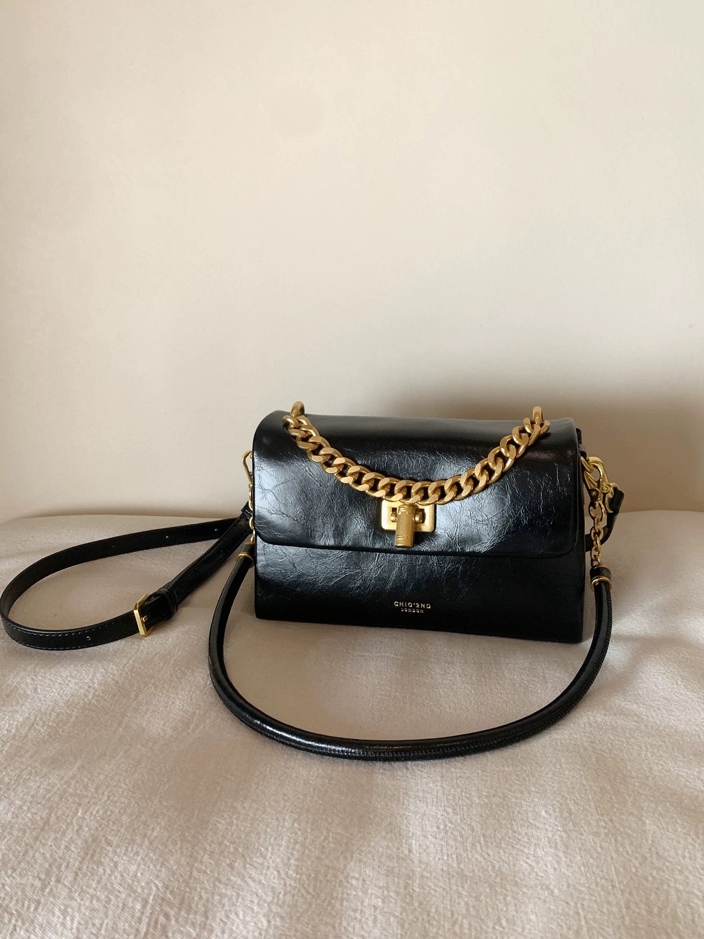 Chio2nd Women's Crossbody Bag, Simple, Versatile, and Stylish in Black for Commuters, Perfect for Heiresses