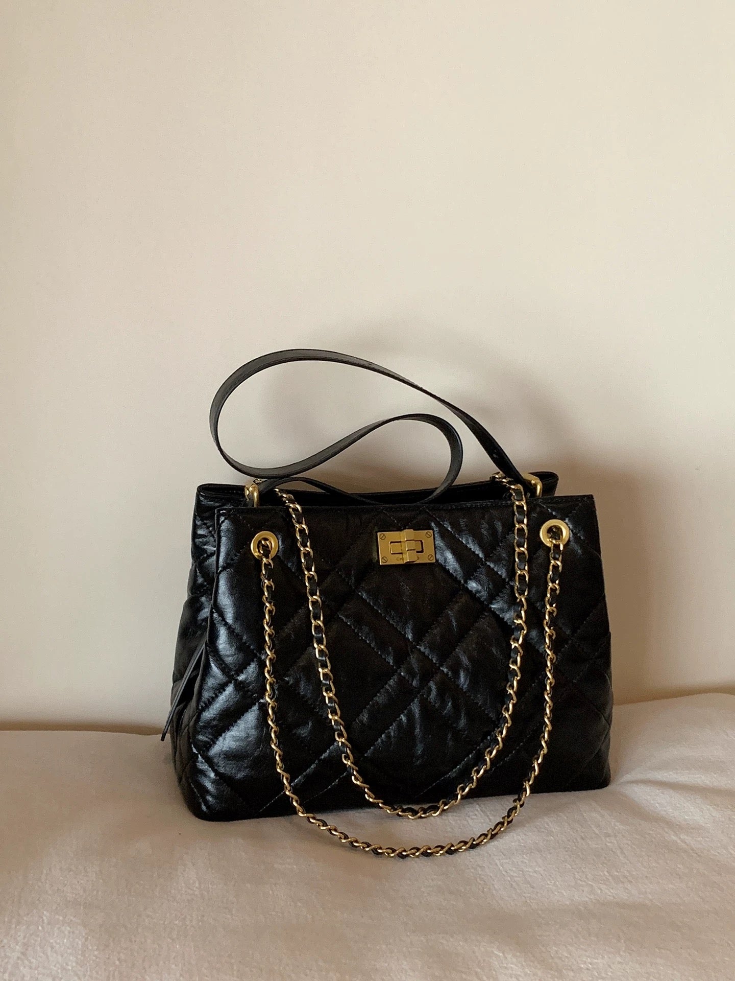 Chio2nd Shine Paris Tote Bag for Women - Dark Chanel Style Quilted Bag, Elegant Shoulder Bag