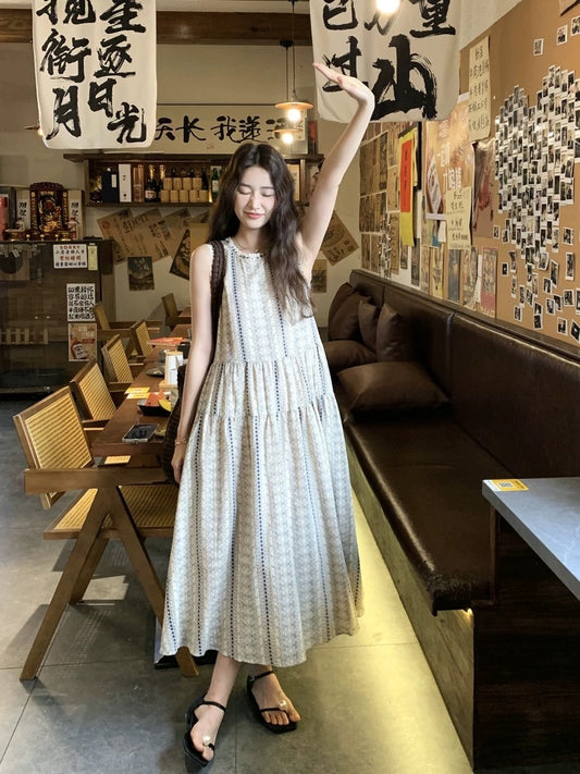 Retro age-reducing ethnic style printed sleeveless dress for women 2025 summer Yunnan vacation tourism atmosphere long dress