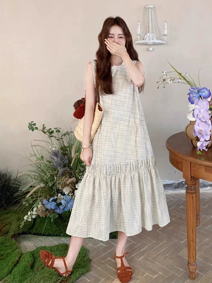 Western-style age-reducing French retro plaid sleeveless dress for women 2025 summer beautiful pleated design round neck vest dress