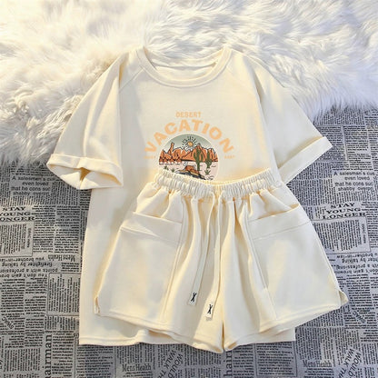 Fashion casual two-piece suit for women in summer short-sleeved shorts for running loose small students tall sportswear suit