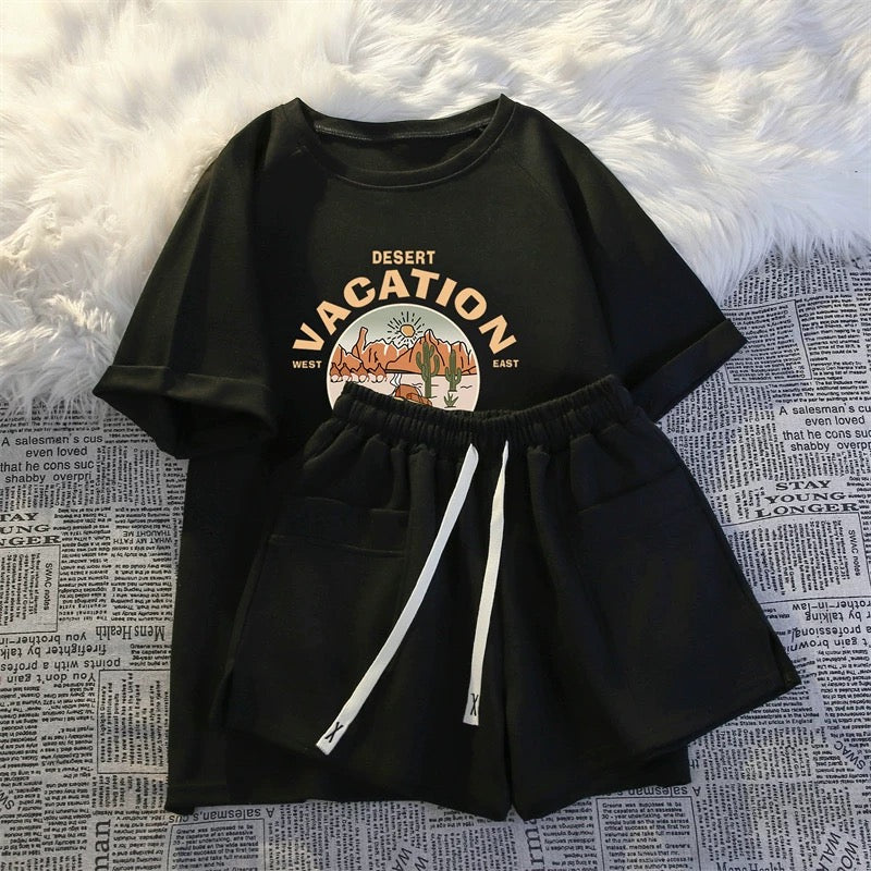 Fashion casual two-piece suit for women in summer short-sleeved shorts for running loose small students tall sportswear suit