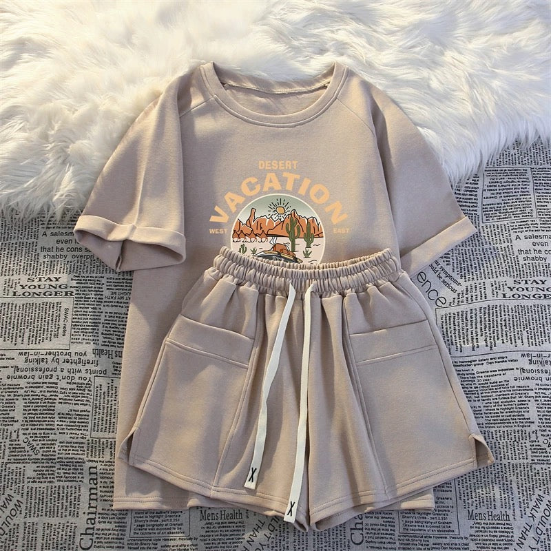 Fashion casual two-piece suit for women in summer short-sleeved shorts for running loose small students tall sportswear suit