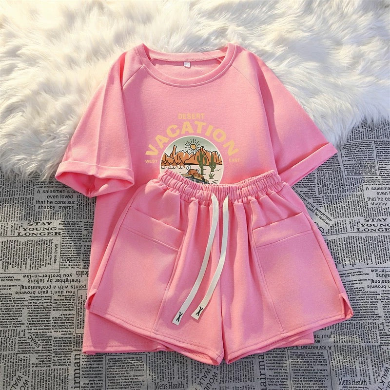 Fashion casual two-piece suit for women in summer short-sleeved shorts for running loose small students tall sportswear suit