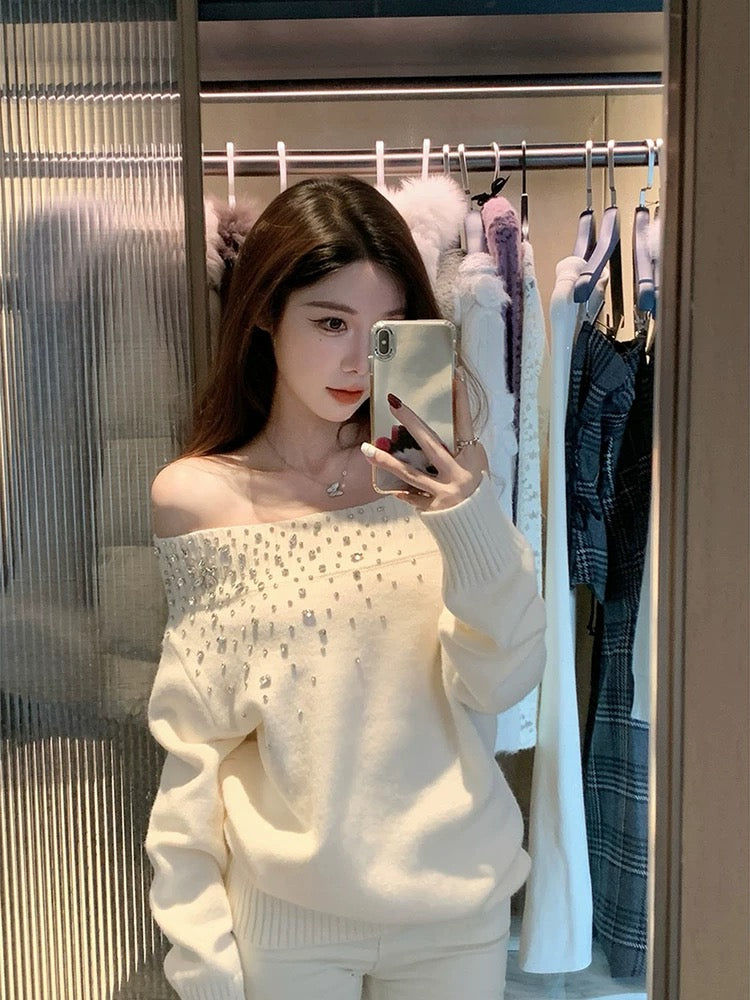 Off-the-shoulder white moonlight rhinestone long-sleeved knit sweater for women, autumn and winter, exquisite and high-end, pure and sexy loose top.